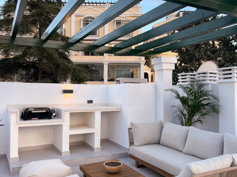 Exceptional Penthouse with roof top solarium: Unmatched Luxury with High Rental Income Potential