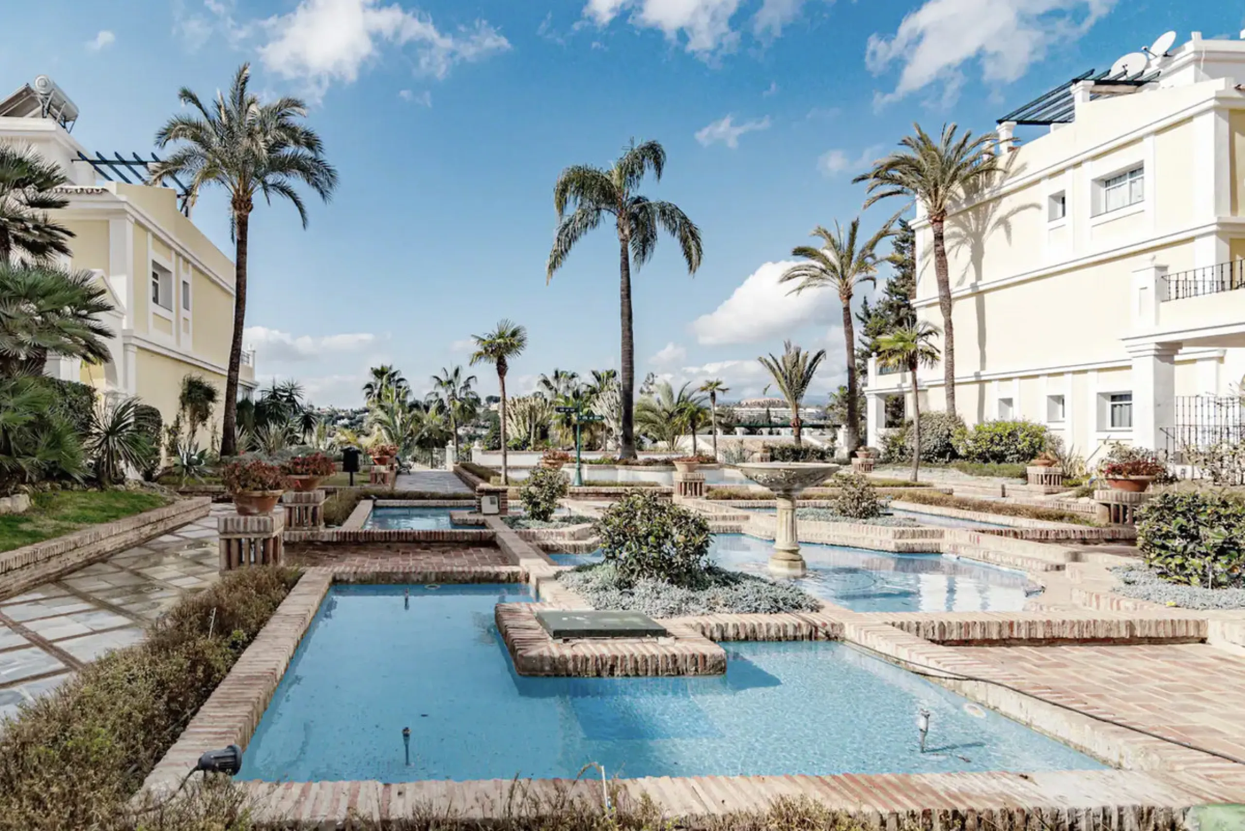 Exceptional Penthouse with roof top solarium: Unmatched Luxury with High Rental Income Potential
