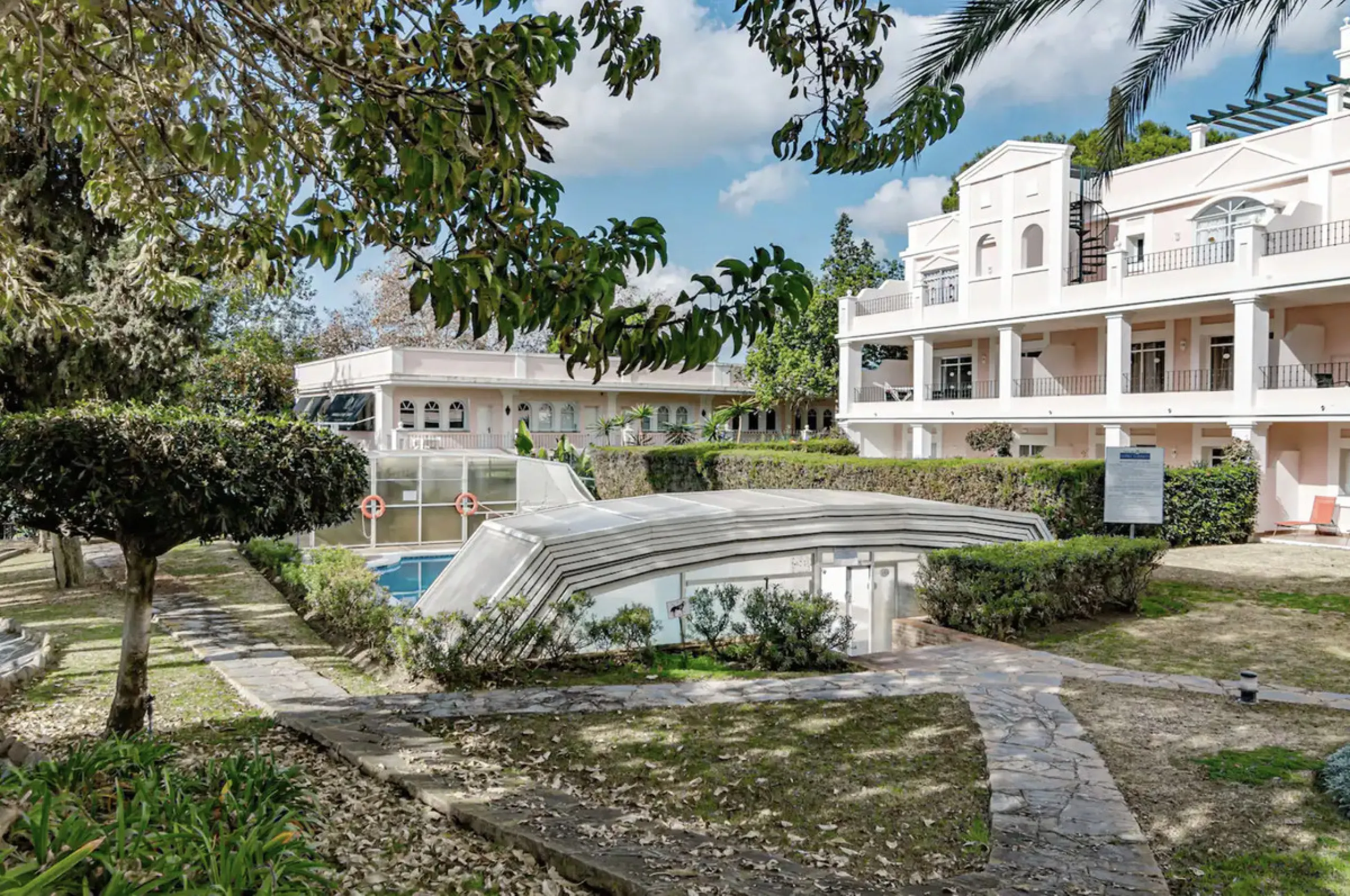 Exceptional Penthouse with roof top solarium: Unmatched Luxury with High Rental Income Potential