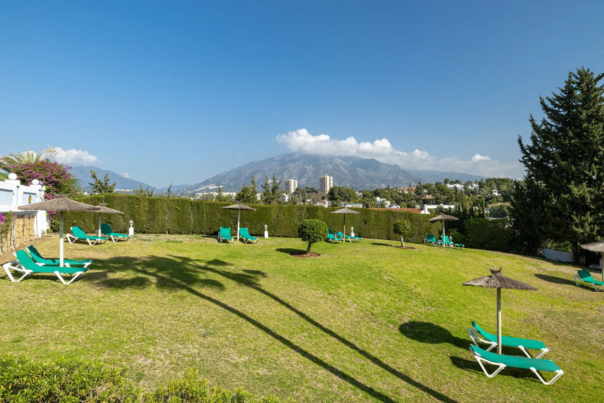 Elegant 2-Bedroom Apartment Within Walking Distance of Iconic Puerto Banús – Marbella