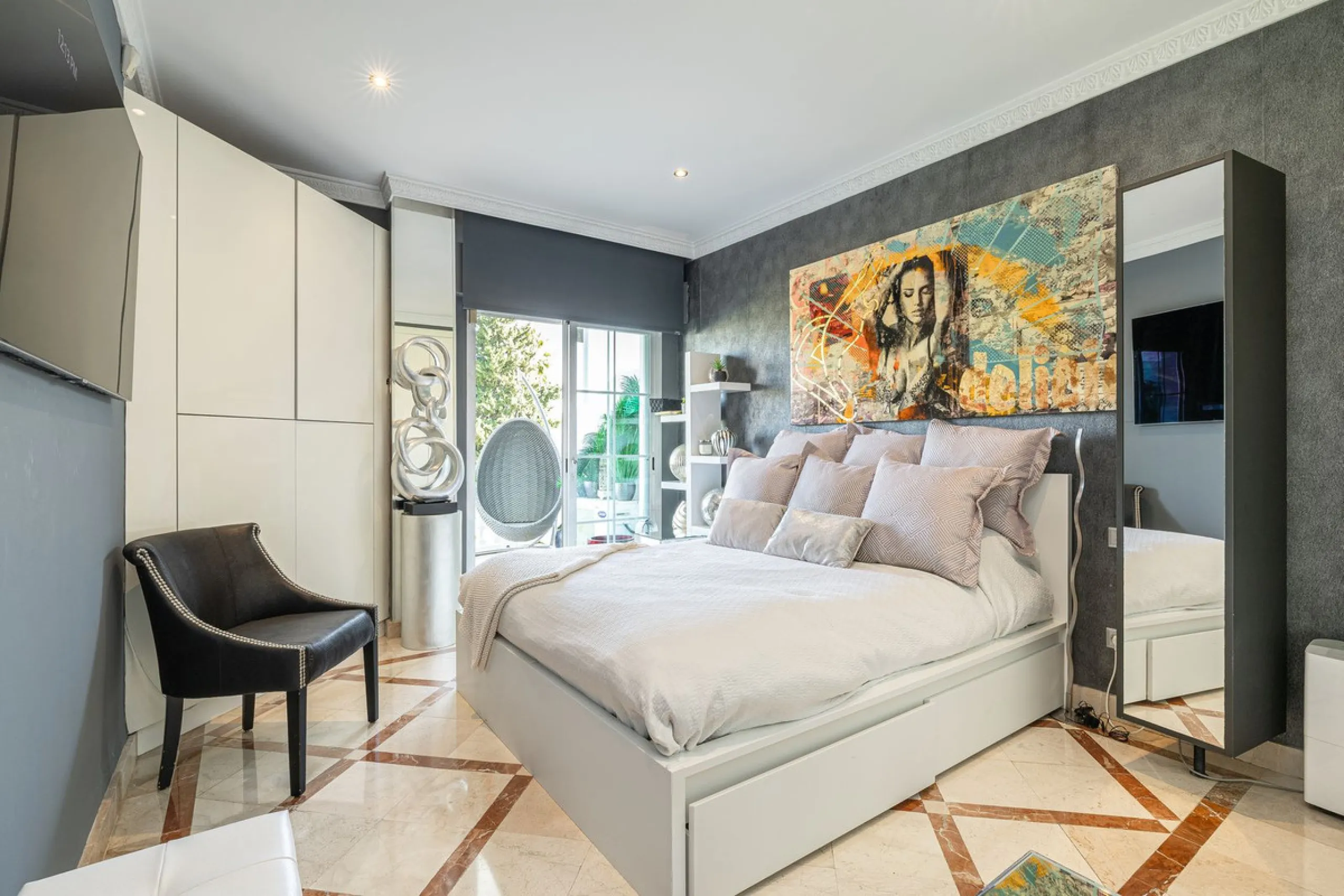 Elegant 2-Bedroom Apartment Within Walking Distance of Iconic Puerto Banús – Marbella