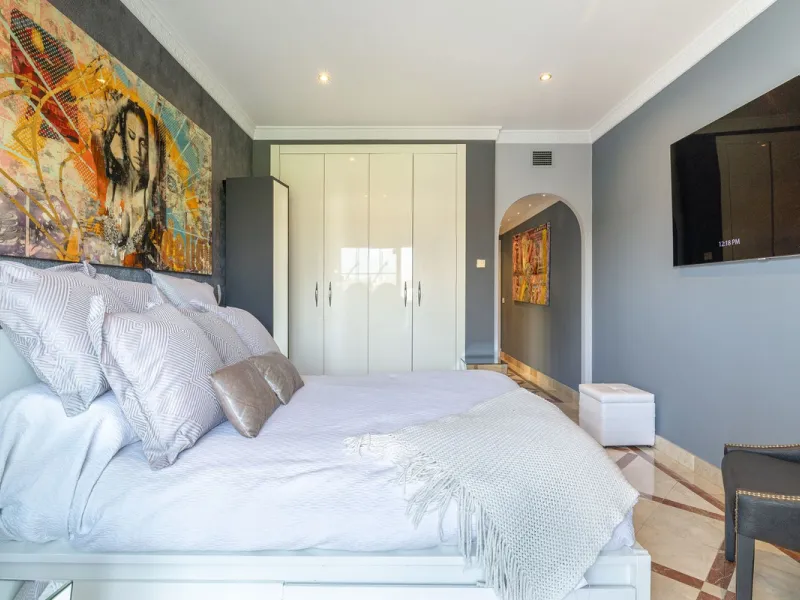 Elegant 2-Bedroom Apartment Within Walking Distance of Iconic Puerto Banús – Marbella