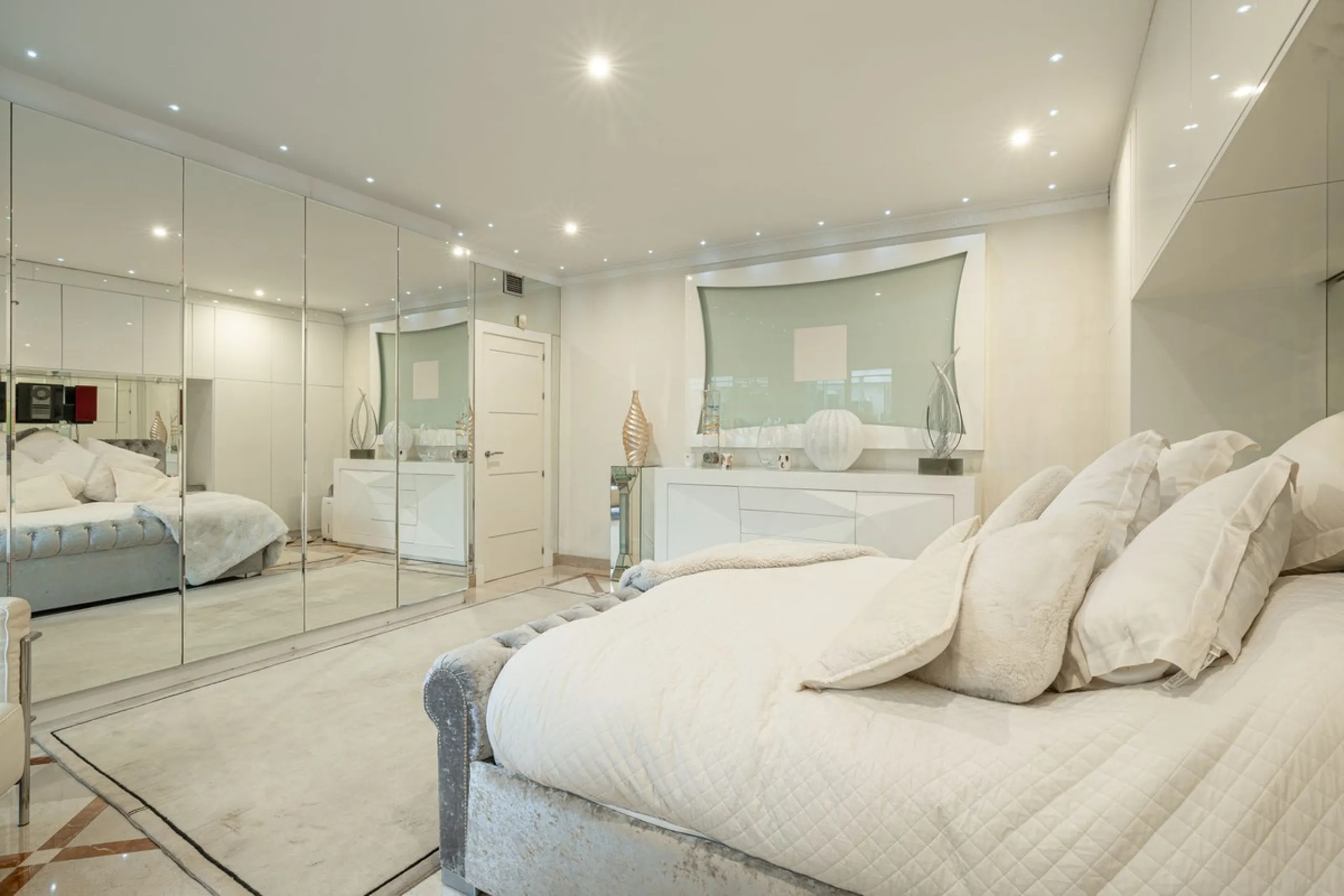 Elegant 2-Bedroom Apartment Within Walking Distance of Iconic Puerto Banús – Marbella