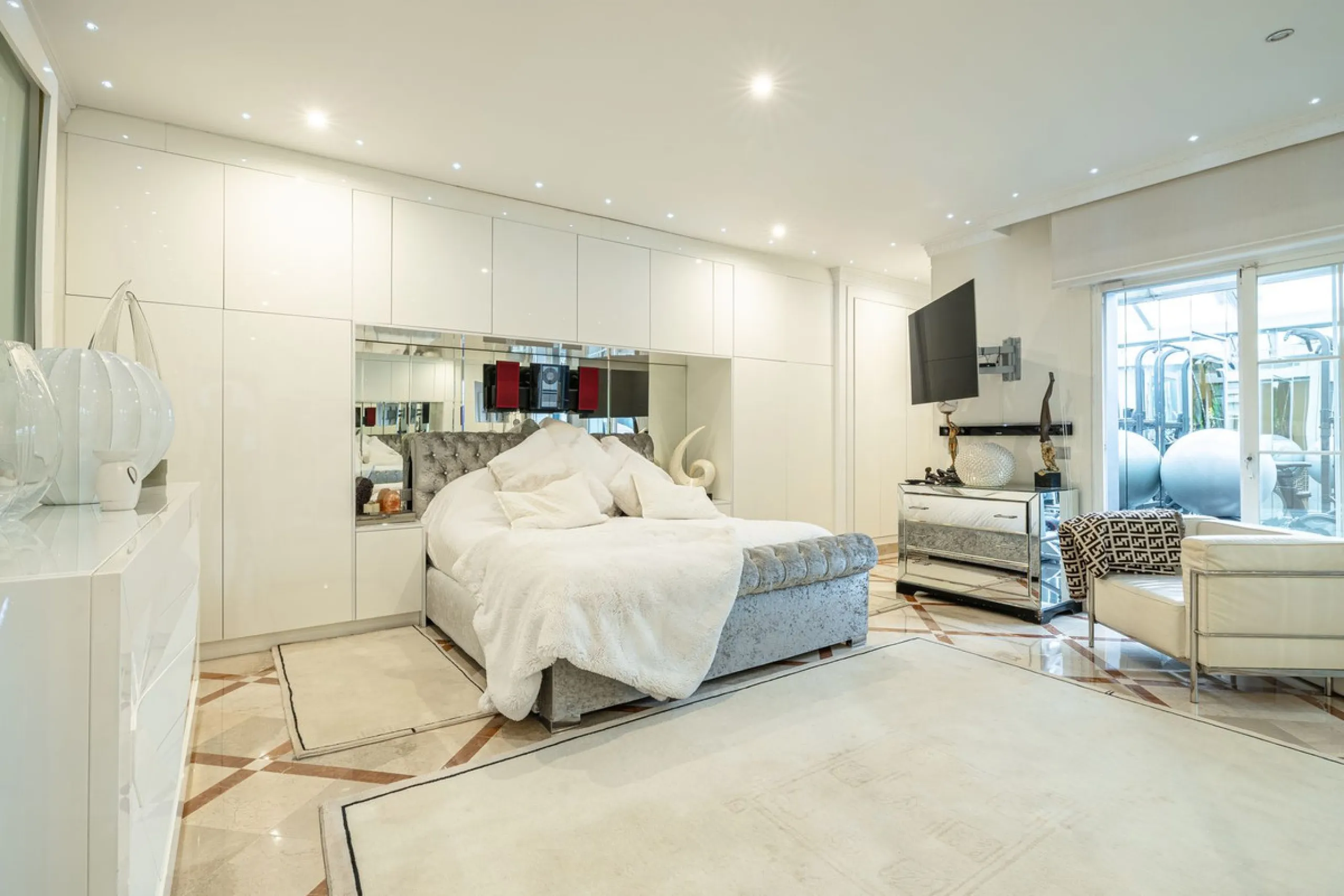 Elegant 2-Bedroom Apartment Within Walking Distance of Iconic Puerto Banús – Marbella