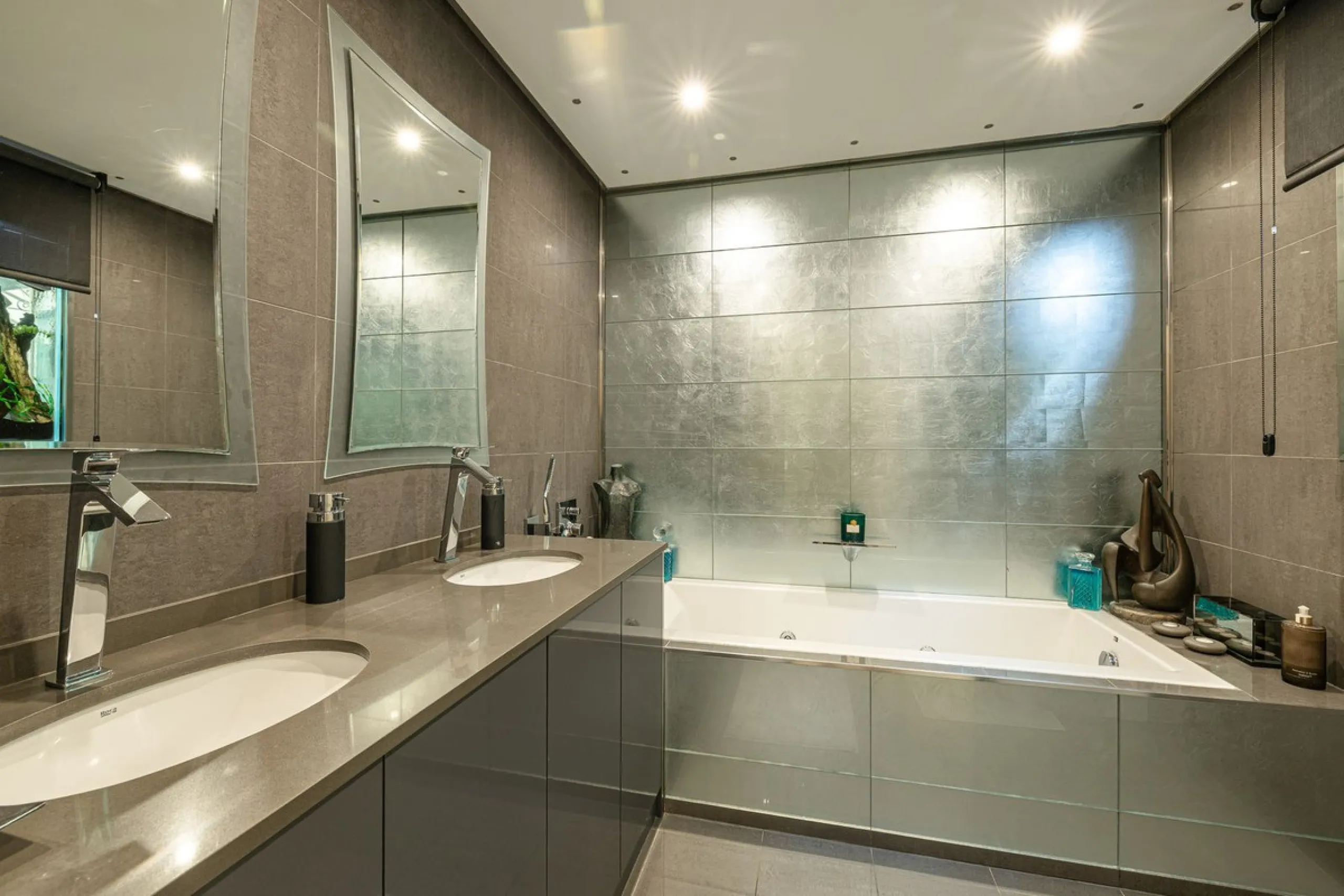 Elegant 2-Bedroom Apartment Within Walking Distance of Iconic Puerto Banús – Marbella