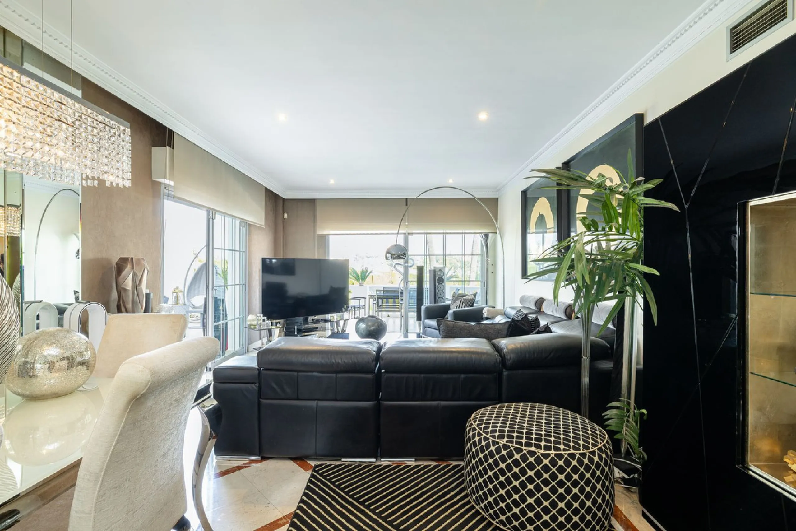 Elegant 2-Bedroom Apartment Within Walking Distance of Iconic Puerto Banús – Marbella