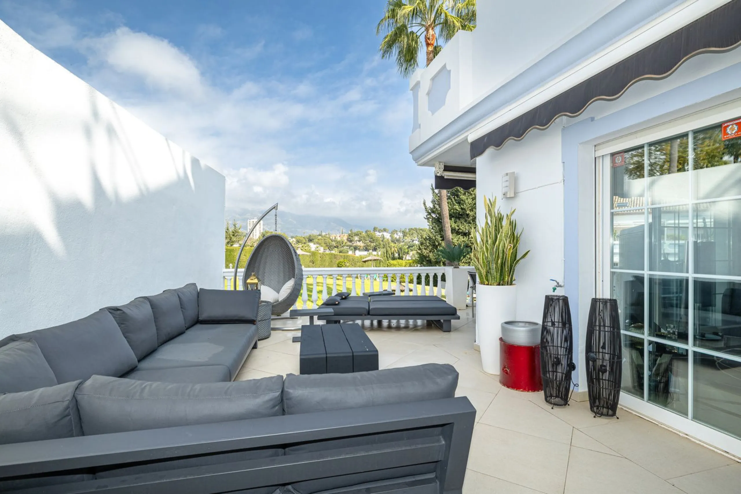Elegant 2-Bedroom Apartment Within Walking Distance of Iconic Puerto Banús – Marbella