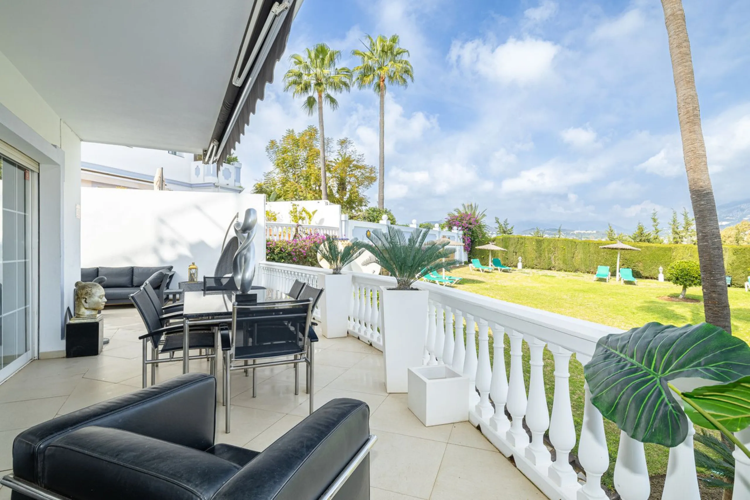 Elegant 2-Bedroom Apartment Within Walking Distance of Iconic Puerto Banús – Marbella
