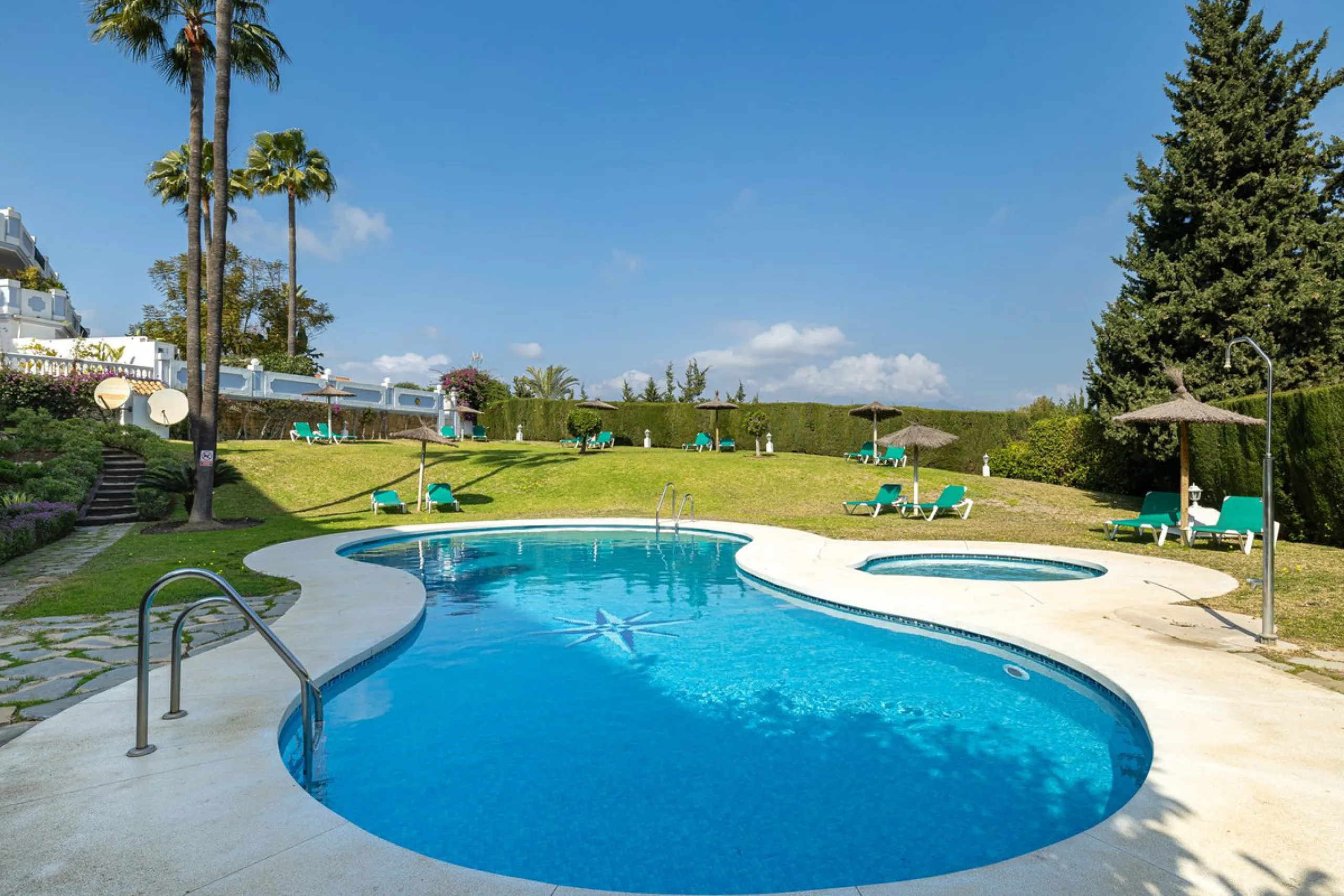 Elegant 2-Bedroom Apartment Within Walking Distance of Iconic Puerto Banús – Marbella