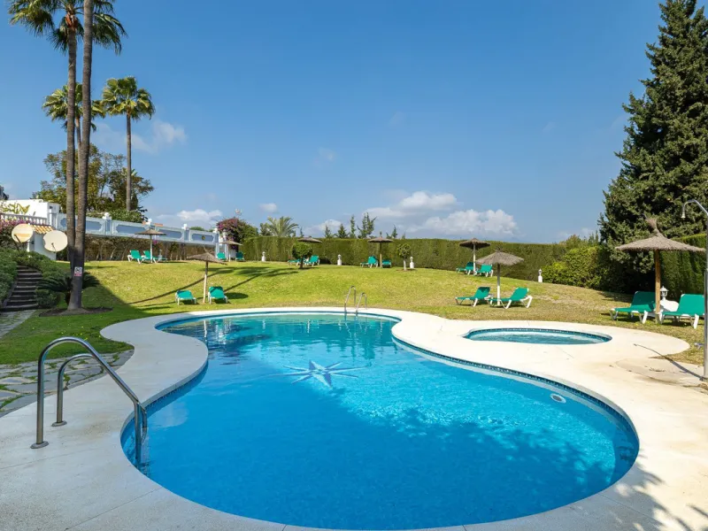 Elegant 2-Bedroom Apartment Within Walking Distance of Iconic Puerto Banús – Marbella