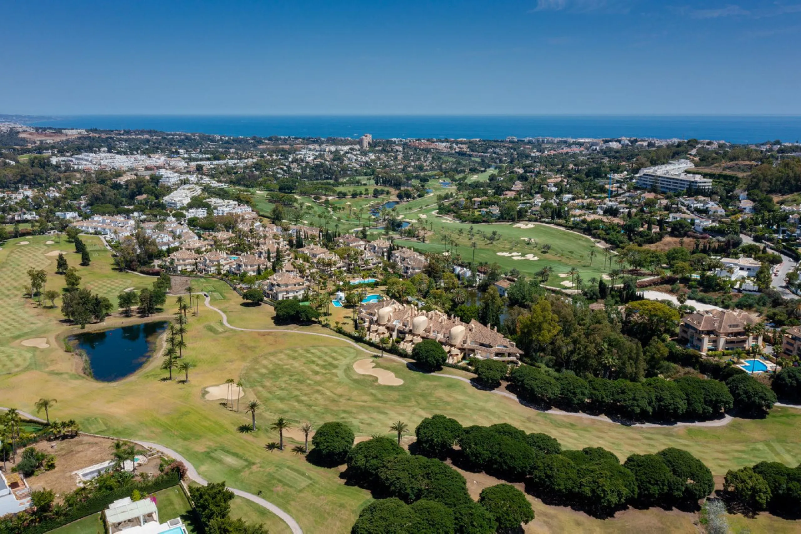 Elegant 2-Bedroom Apartment Within Walking Distance of Iconic Puerto Banús – Marbella