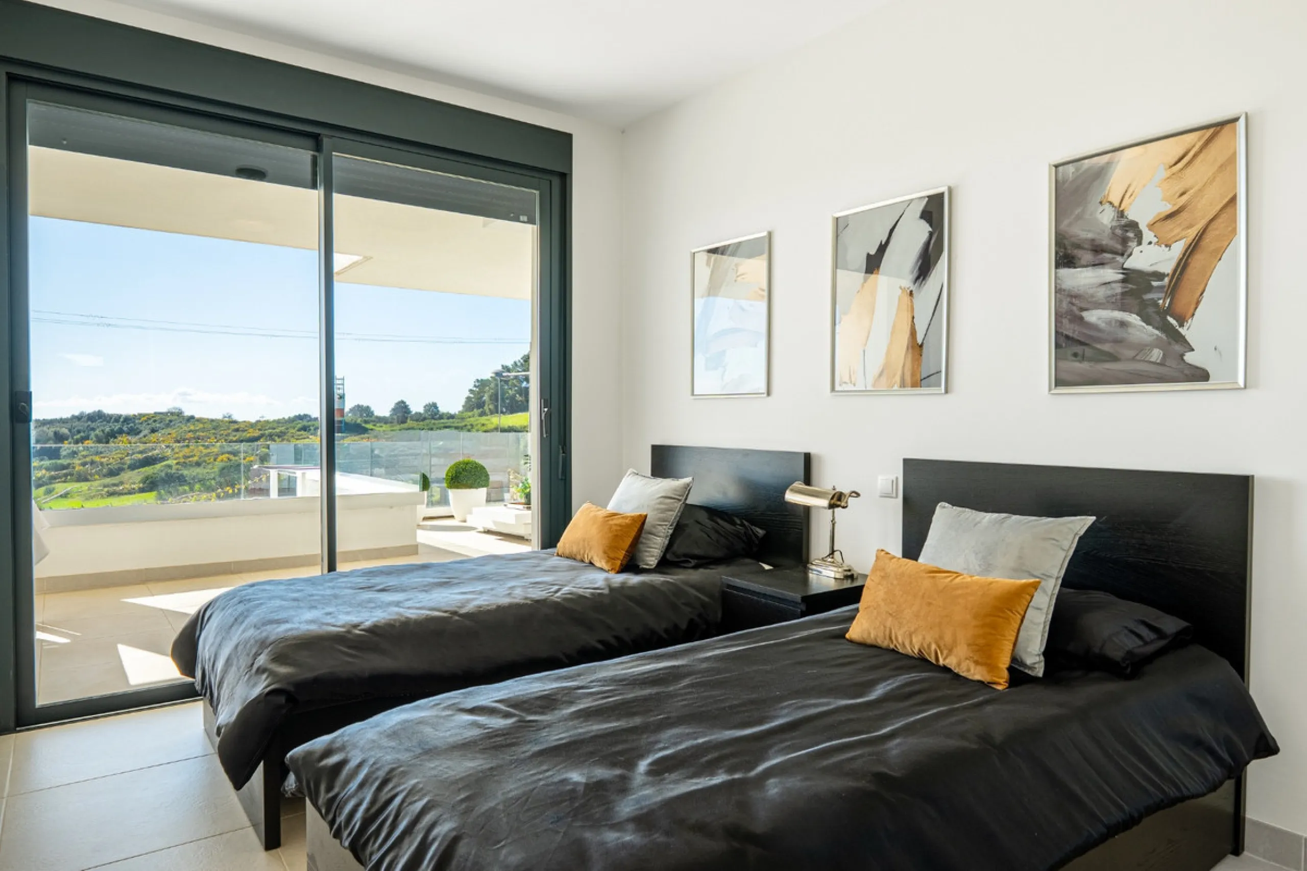 This stunning modern golf front apartment in Estepona with two bedrooms and two bathrooms. The property offers open views of the sea and mountains and is ready to move into. It sits in a well-kept urbanisation with a pool, gym and landscaped gardens. Furn