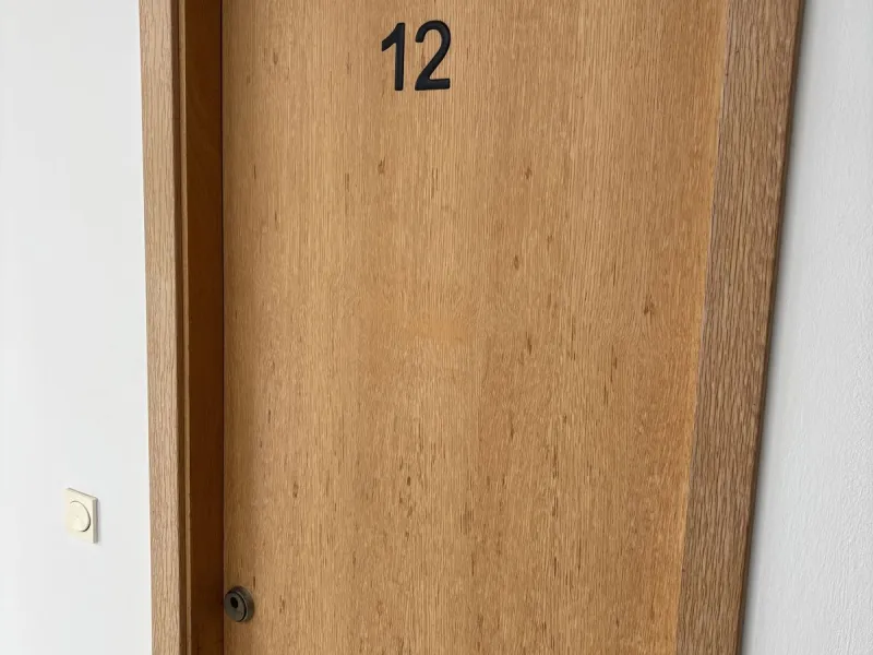 This building is located in the centre of Fuengirola. Less than a minute walk from the Plaza de Constitución and a few steps from the Paseo Marítimo and the Marina.