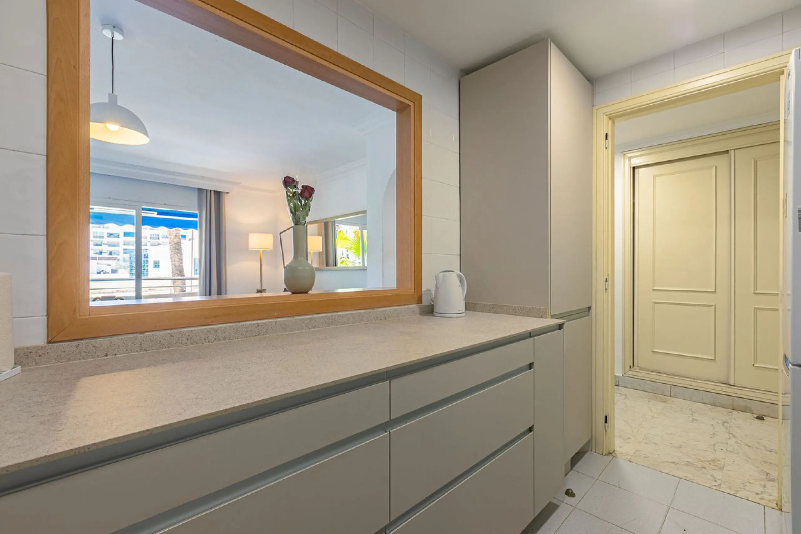 Apartment - Middle Floor Apartment в продаже в Marbella, Málaga. В доме 2 спален и 2 ванных комнат. Площадь дома 100 м²