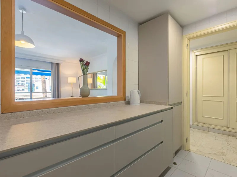Apartment - Middle Floor Apartment в продаже в Marbella, Málaga. В доме 2 спален и 2 ванных комнат. Площадь дома 100 м²