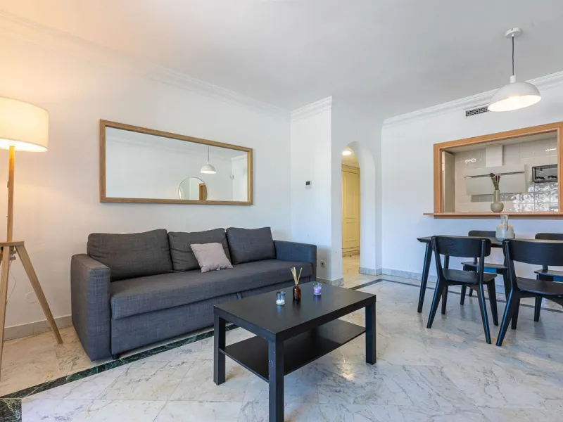 Apartment - Middle Floor Apartment в продаже в Marbella, Málaga. В доме 2 спален и 2 ванных комнат. Площадь дома 100 м²