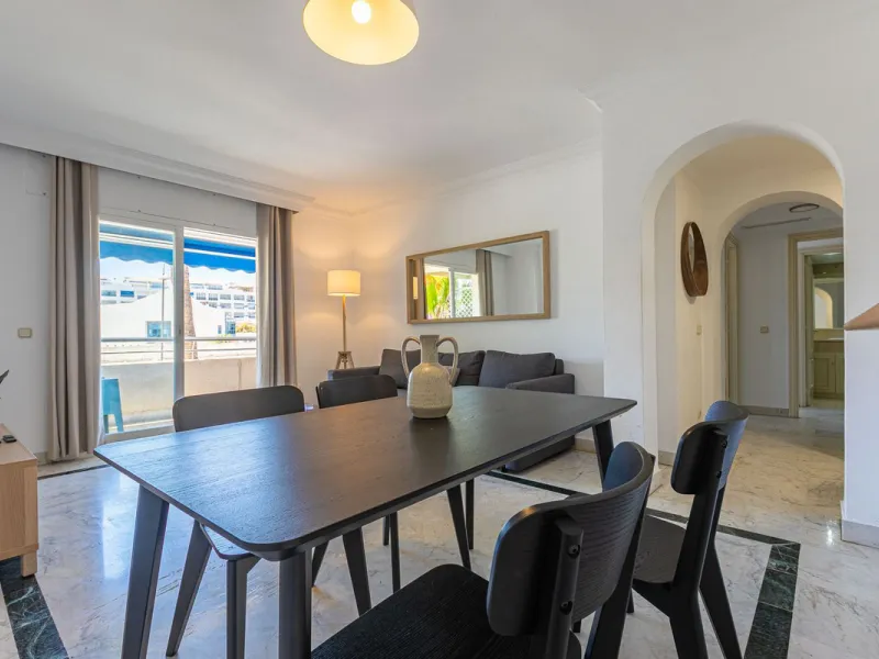Apartment - Middle Floor Apartment в продаже в Marbella, Málaga. В доме 2 спален и 2 ванных комнат. Площадь дома 100 м²