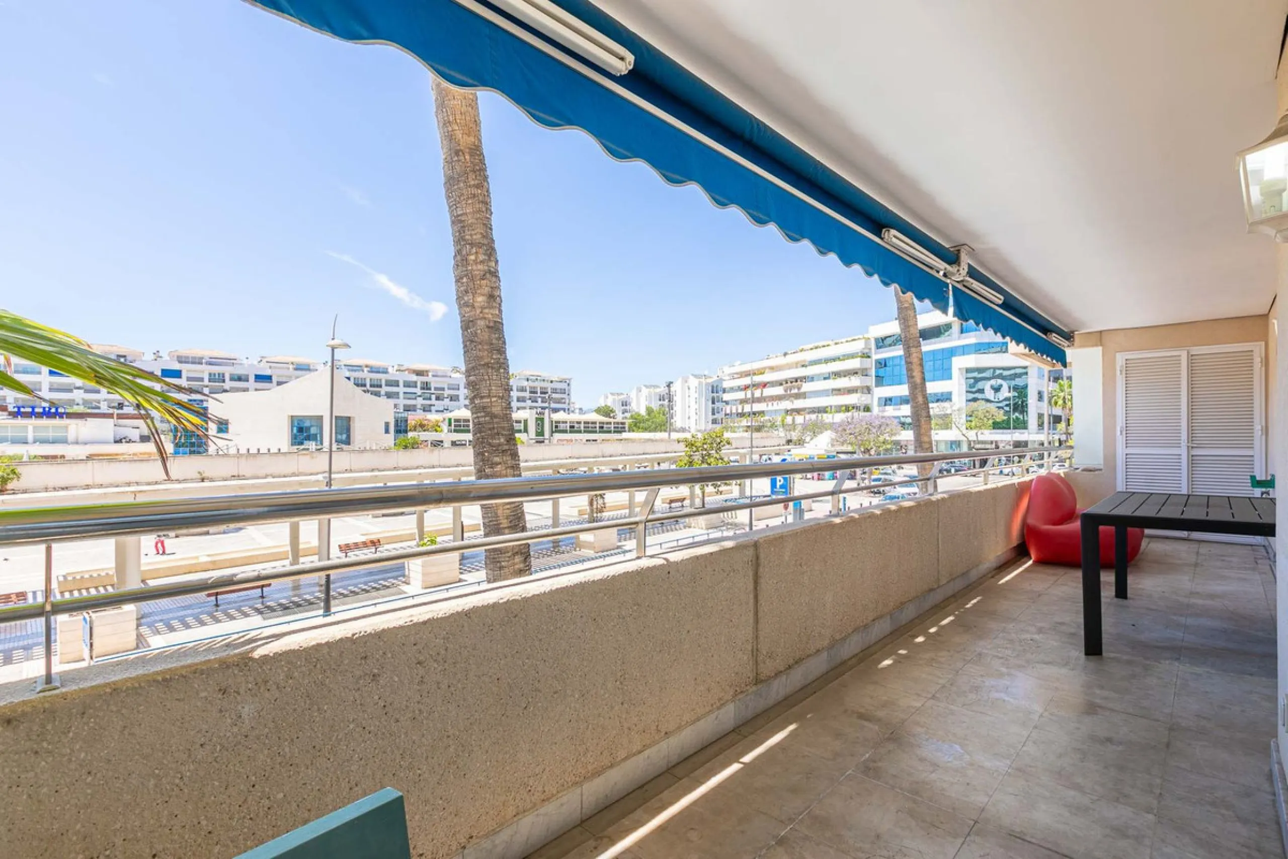 Apartment - Middle Floor Apartment в продаже в Marbella, Málaga. В доме 2 спален и 2 ванных комнат. Площадь дома 100 м²