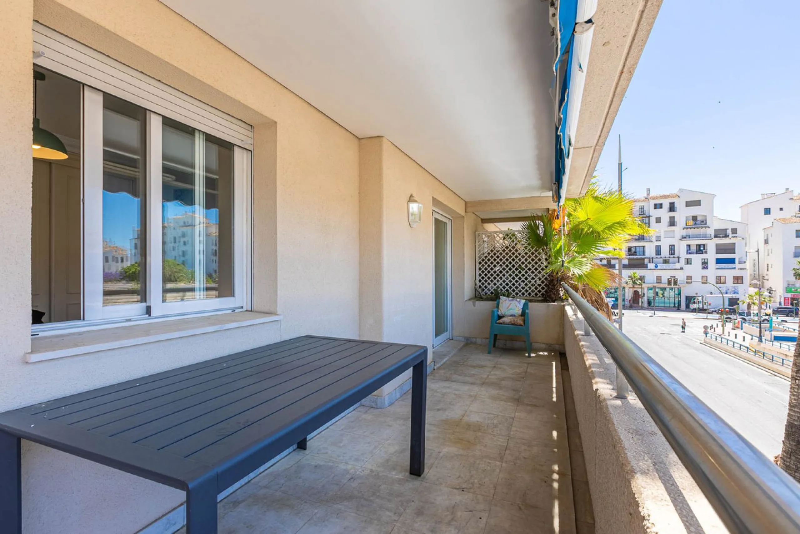 Apartment - Middle Floor Apartment в продаже в Marbella, Málaga. В доме 2 спален и 2 ванных комнат. Площадь дома 100 м²