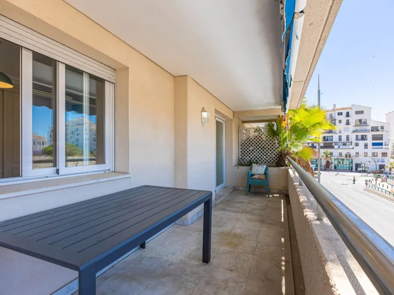 Apartment - Middle Floor Apartment в продаже в Marbella, Málaga. В доме 2 спален и 2 ванных комнат. Площадь дома 100 м²
