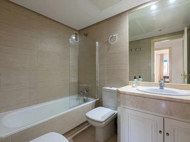 Apartment - Middle Floor Apartment в продаже в Marbella, Málaga. В доме 2 спален и 2 ванных комнат. Площадь дома 100 м²