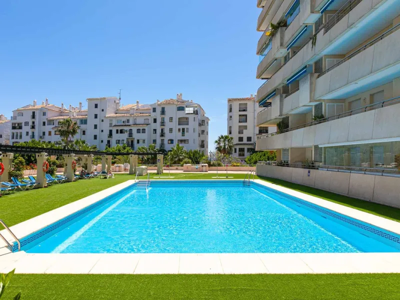 Apartment - Middle Floor Apartment в продаже в Marbella, Málaga. В доме 2 спален и 2 ванных комнат. Площадь дома 100 м²