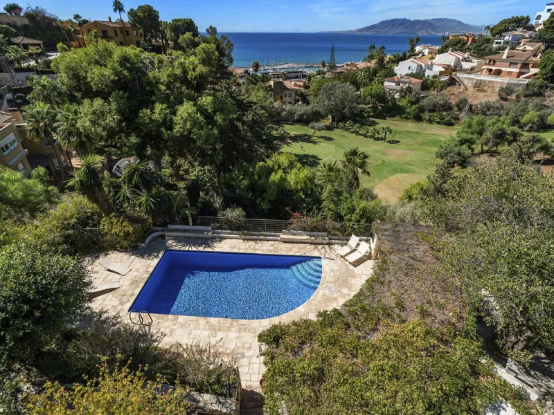Exclusive property in El Candado, Malaga.