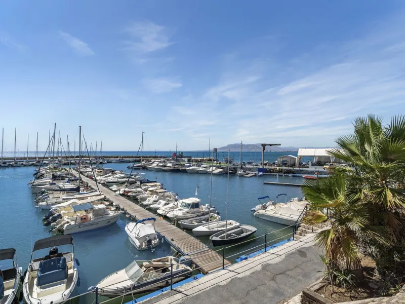Exclusive property in El Candado, Malaga.