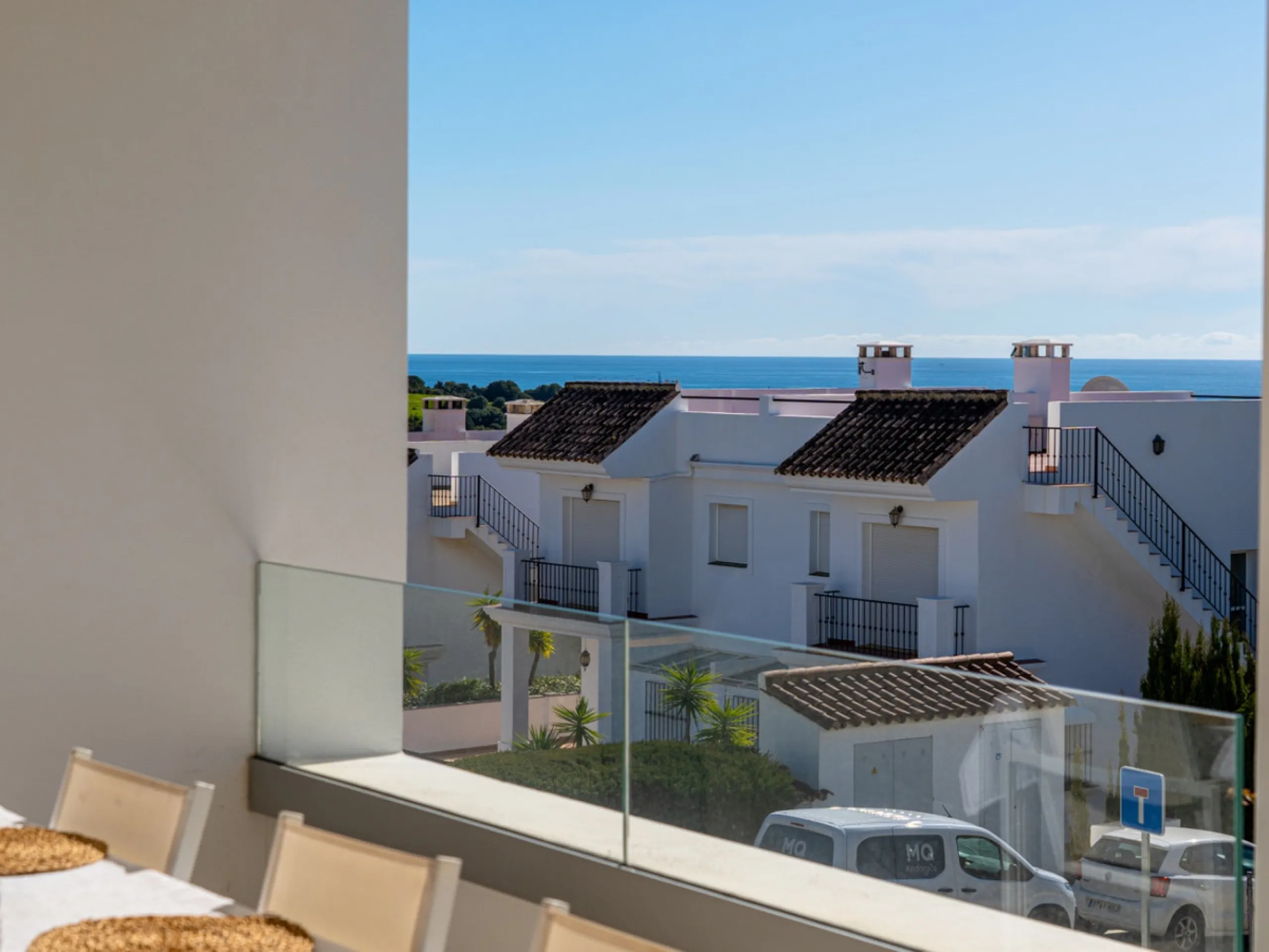 This stunning modern golf front apartment in Estepona with two bedrooms and two bathrooms. The property offers open views of the sea and mountains and is ready to move into. It sits in a well-kept urbanisation with a pool, gym and landscaped gardens. Furn