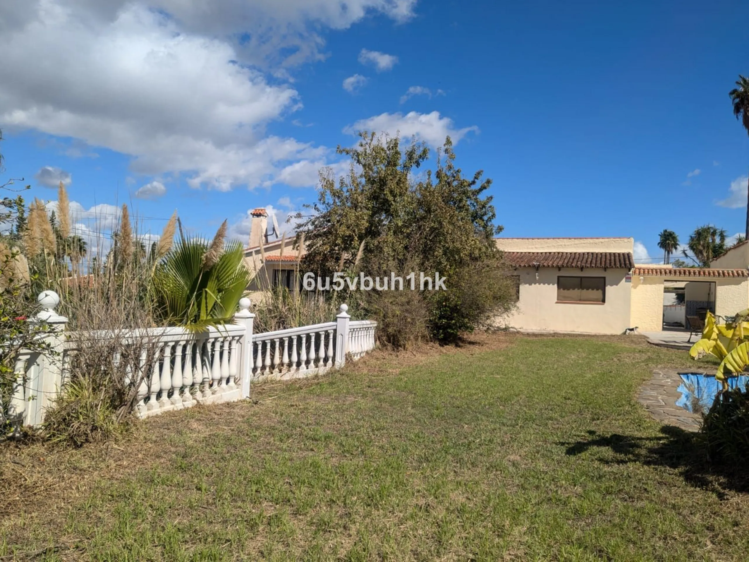 This very spacious one storey villa sits on a very large flat plot of land close to town and within walking distance of local restaurants. The rooms throughout this villa are sizeable, there are three bedrooms all ensuite, a lounge with a fireplace and a 