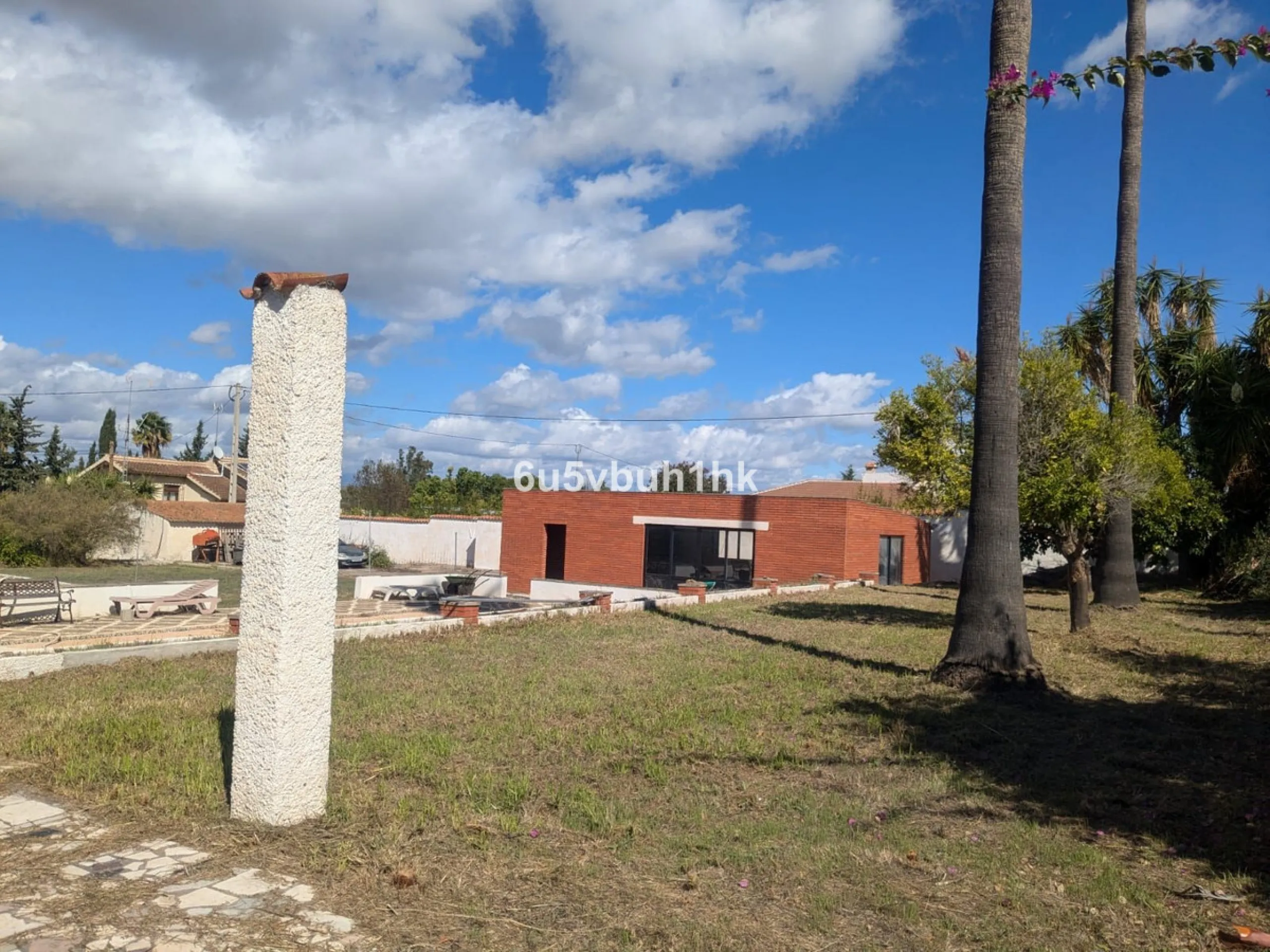 This very spacious one storey villa sits on a very large flat plot of land close to town and within walking distance of local restaurants. The rooms throughout this villa are sizeable, there are three bedrooms all ensuite, a lounge with a fireplace and a 