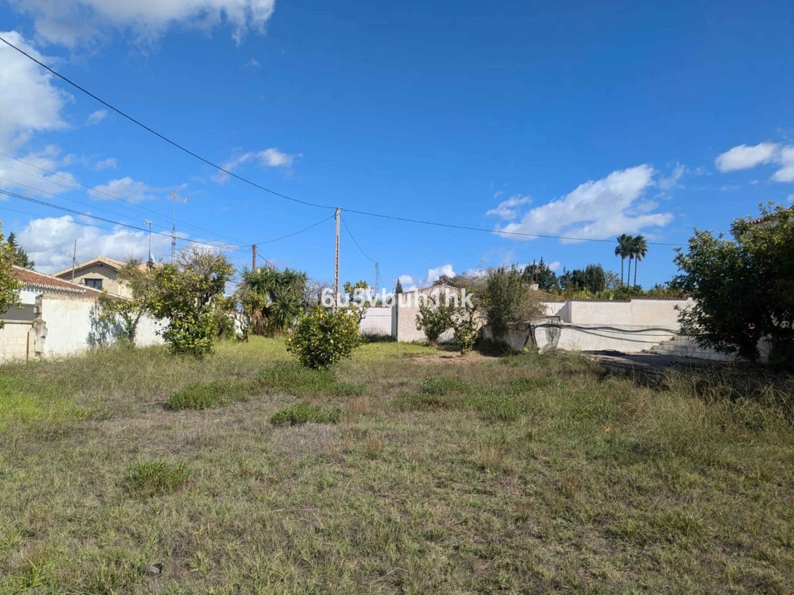 This very spacious one storey villa sits on a very large flat plot of land close to town and within walking distance of local restaurants. The rooms throughout this villa are sizeable, there are three bedrooms all ensuite, a lounge with a fireplace and a 
