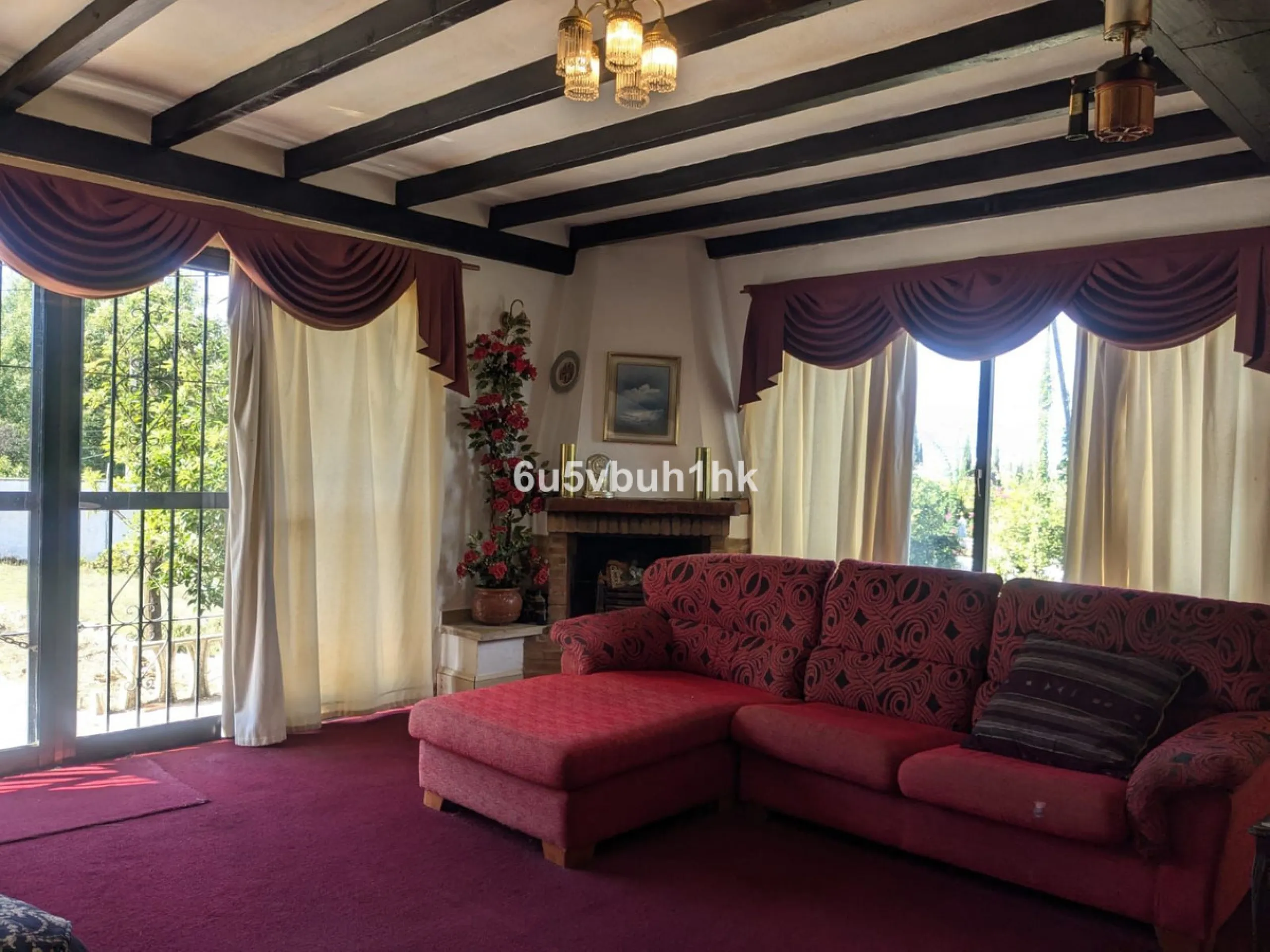 This very spacious one storey villa sits on a very large flat plot of land close to town and within walking distance of local restaurants. The rooms throughout this villa are sizeable, there are three bedrooms all ensuite, a lounge with a fireplace and a 