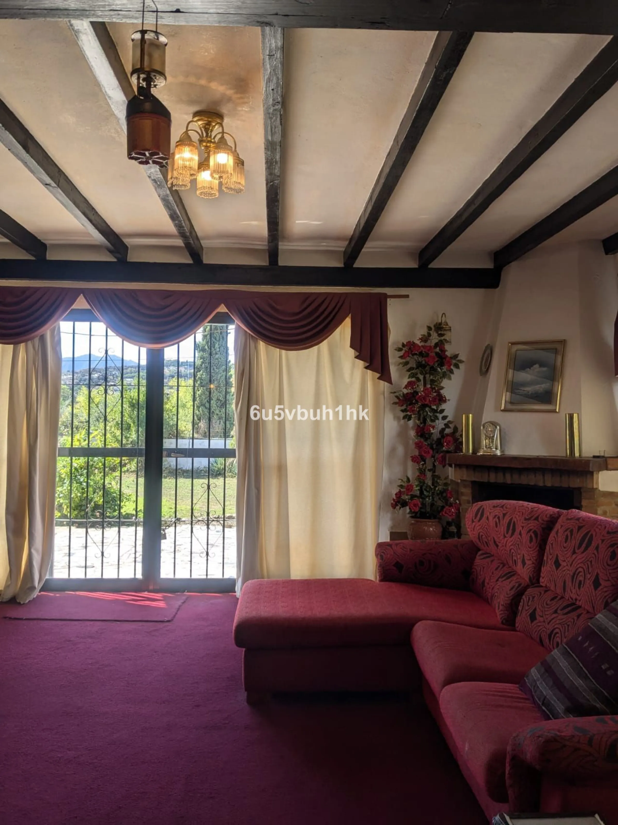 This very spacious one storey villa sits on a very large flat plot of land close to town and within walking distance of local restaurants. The rooms throughout this villa are sizeable, there are three bedrooms all ensuite, a lounge with a fireplace and a 