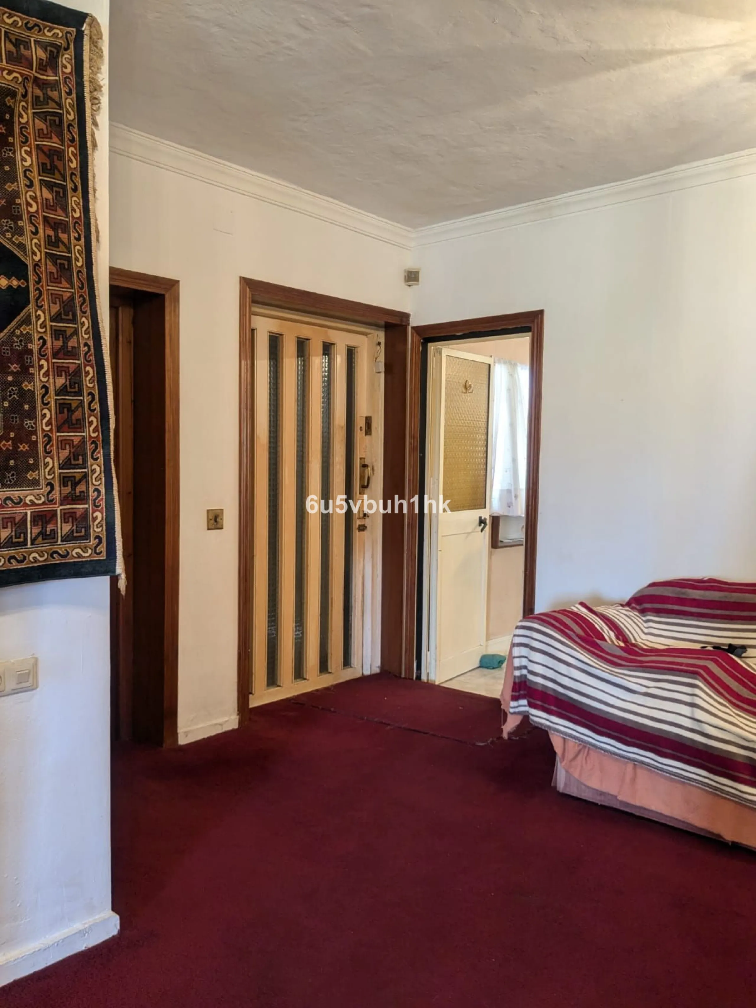 This very spacious one storey villa sits on a very large flat plot of land close to town and within walking distance of local restaurants. The rooms throughout this villa are sizeable, there are three bedrooms all ensuite, a lounge with a fireplace and a 