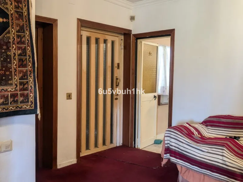 This very spacious one storey villa sits on a very large flat plot of land close to town and within walking distance of local restaurants. The rooms throughout this villa are sizeable, there are three bedrooms all ensuite, a lounge with a fireplace and a 