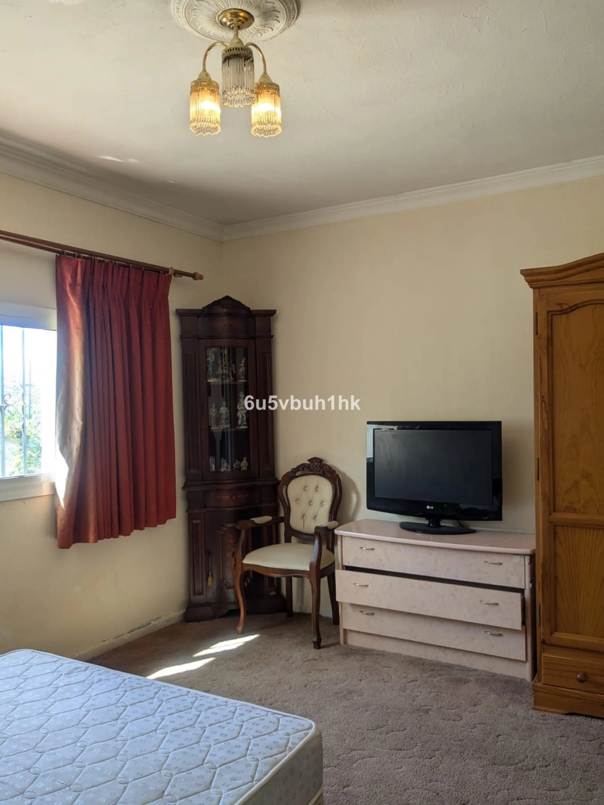 This very spacious one storey villa sits on a very large flat plot of land close to town and within walking distance of local restaurants. The rooms throughout this villa are sizeable, there are three bedrooms all ensuite, a lounge with a fireplace and a 