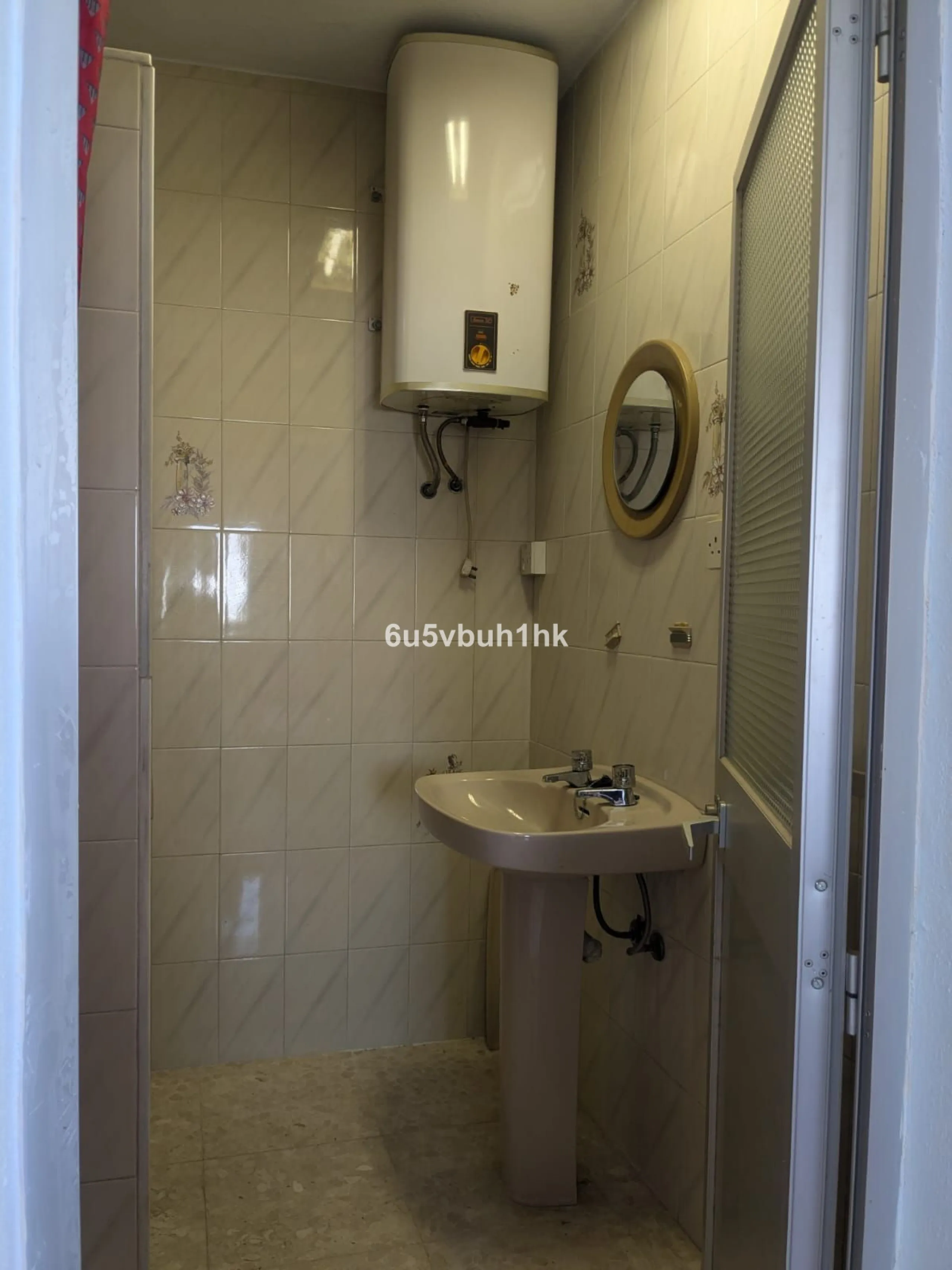 This very spacious one storey villa sits on a very large flat plot of land close to town and within walking distance of local restaurants. The rooms throughout this villa are sizeable, there are three bedrooms all ensuite, a lounge with a fireplace and a 