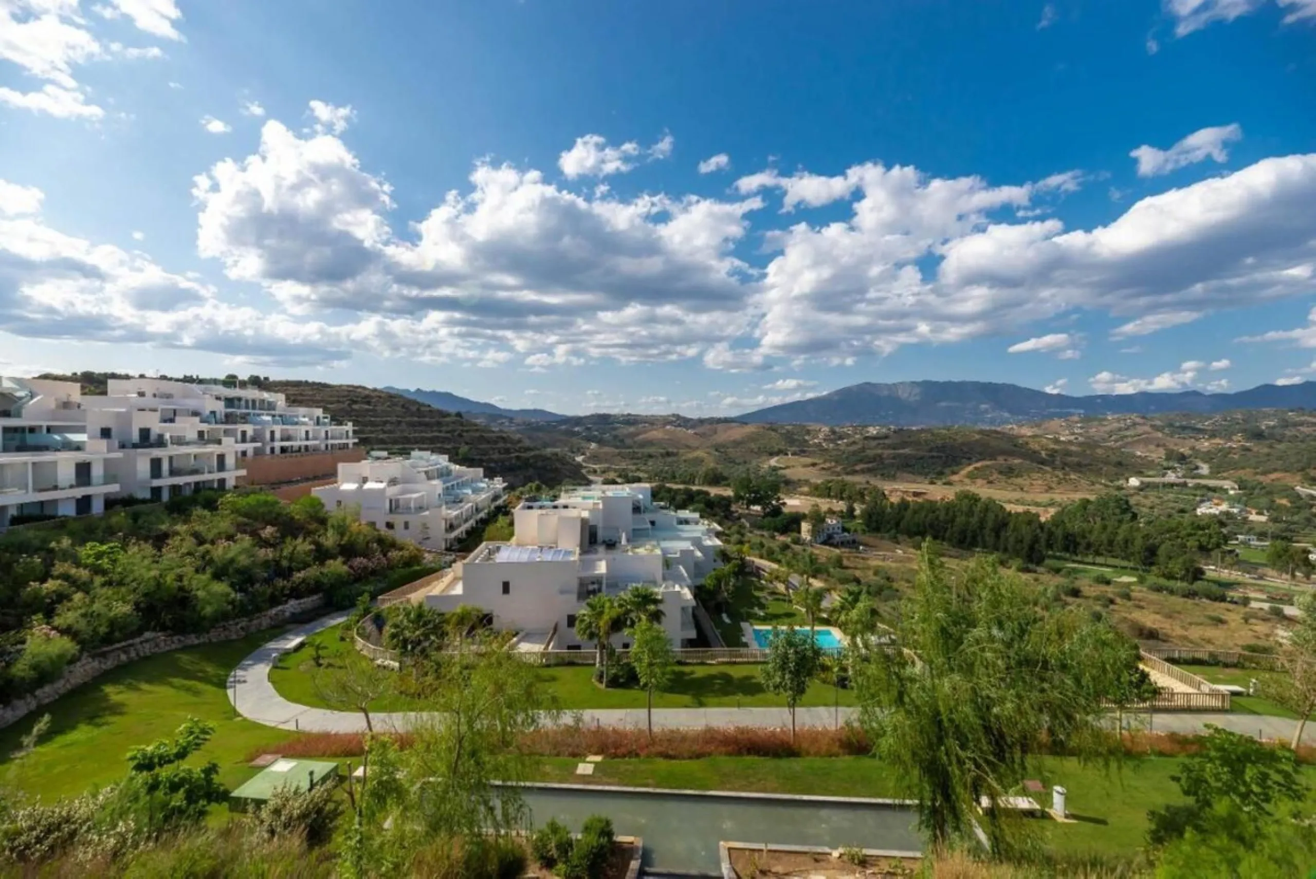 We present an extraordinary investment opportunity in the heart of the Costa del Sol - a luxury penthouse with proven success in vacation rentals.