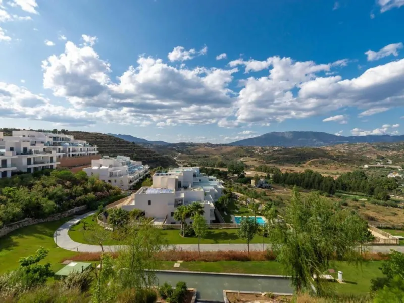 We present an extraordinary investment opportunity in the heart of the Costa del Sol - a luxury penthouse with proven success in vacation rentals.