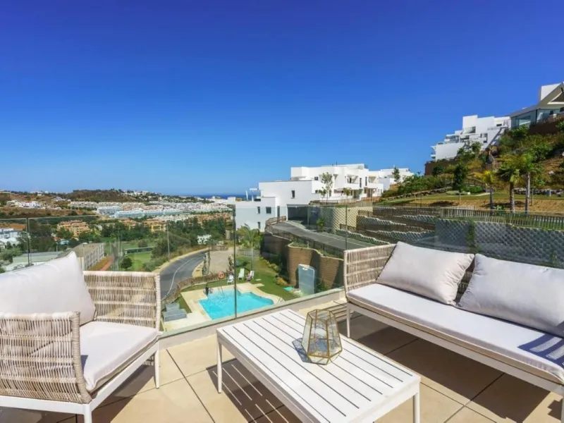 We present an extraordinary investment opportunity in the heart of the Costa del Sol - a luxury penthouse with proven success in vacation rentals.