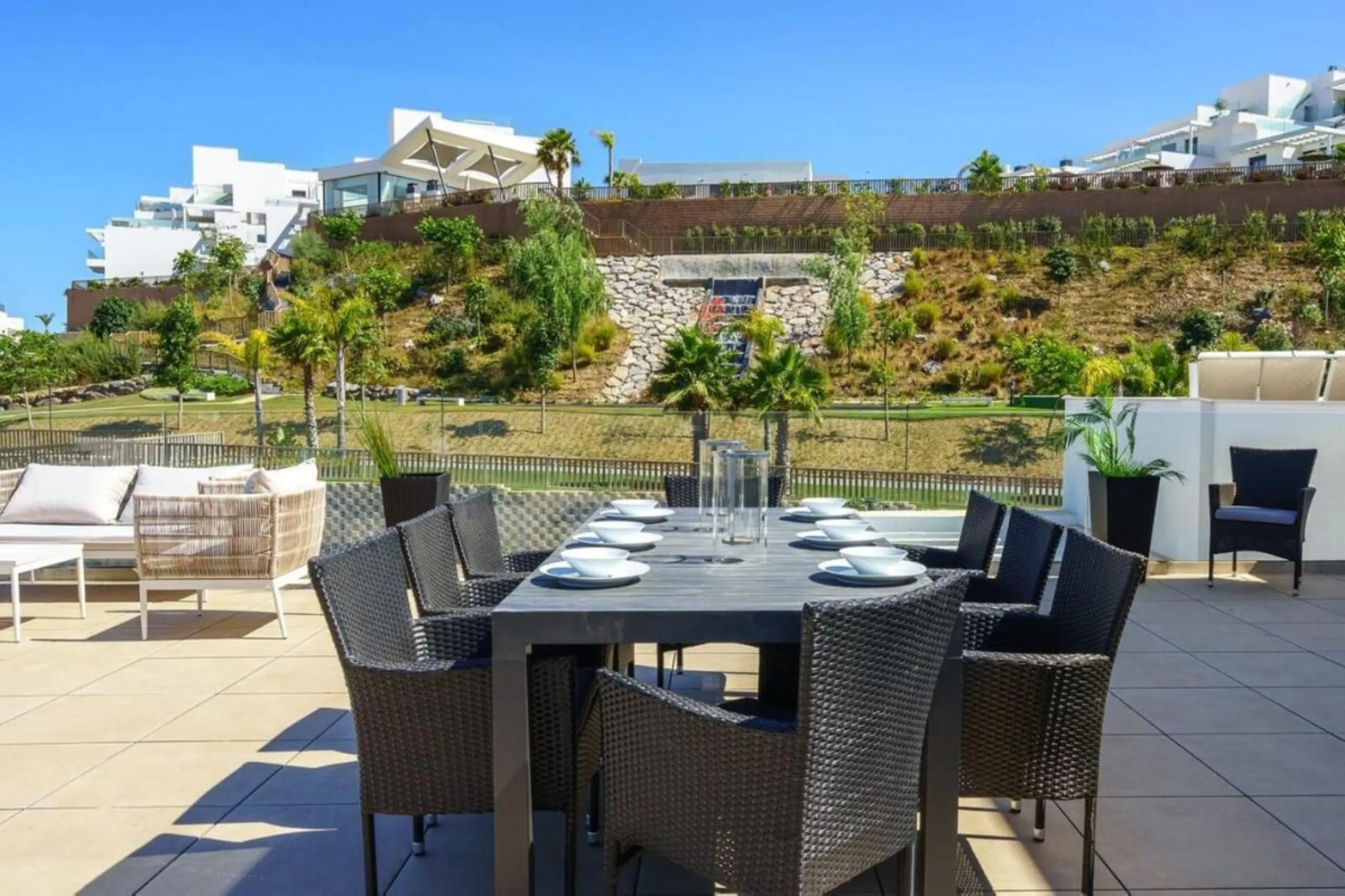 We present an extraordinary investment opportunity in the heart of the Costa del Sol - a luxury penthouse with proven success in vacation rentals.