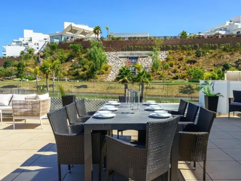 We present an extraordinary investment opportunity in the heart of the Costa del Sol - a luxury penthouse with proven success in vacation rentals.