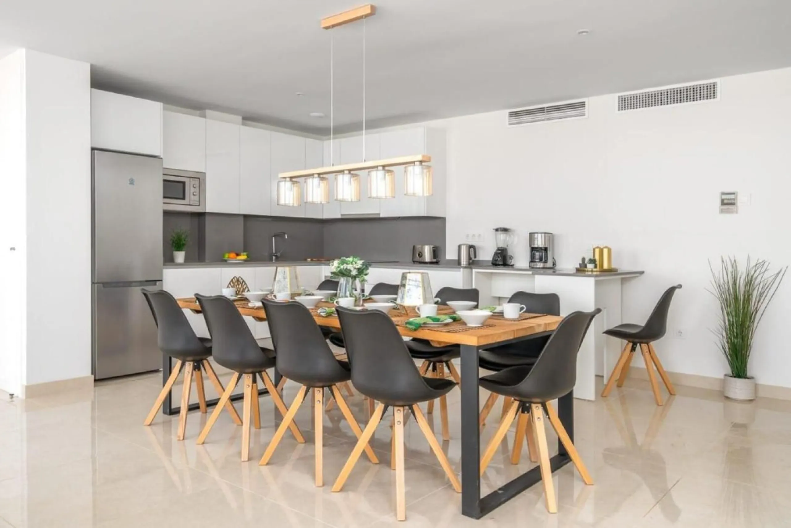 We present an extraordinary investment opportunity in the heart of the Costa del Sol - a luxury penthouse with proven success in vacation rentals.