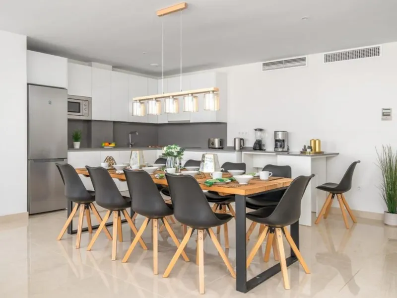 We present an extraordinary investment opportunity in the heart of the Costa del Sol - a luxury penthouse with proven success in vacation rentals.