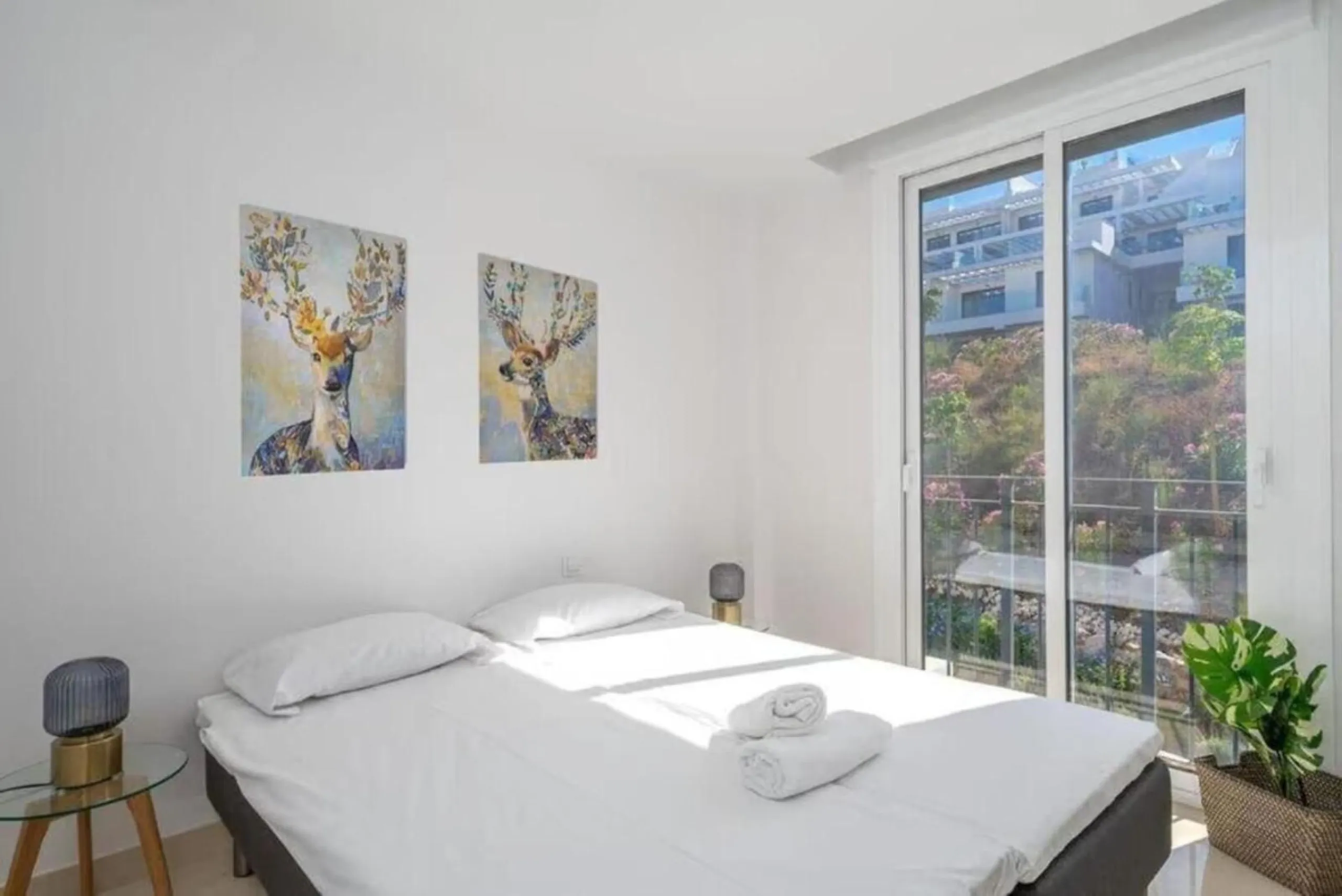 We present an extraordinary investment opportunity in the heart of the Costa del Sol - a luxury penthouse with proven success in vacation rentals.