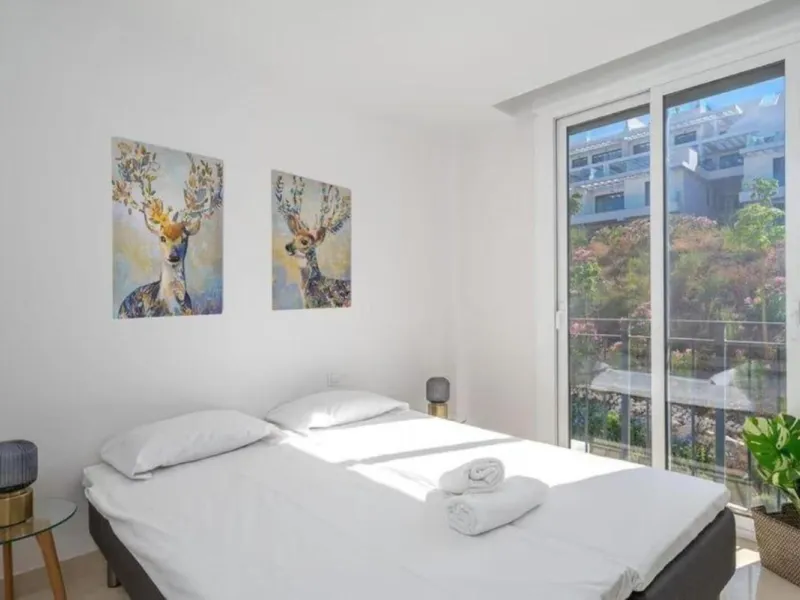 We present an extraordinary investment opportunity in the heart of the Costa del Sol - a luxury penthouse with proven success in vacation rentals.