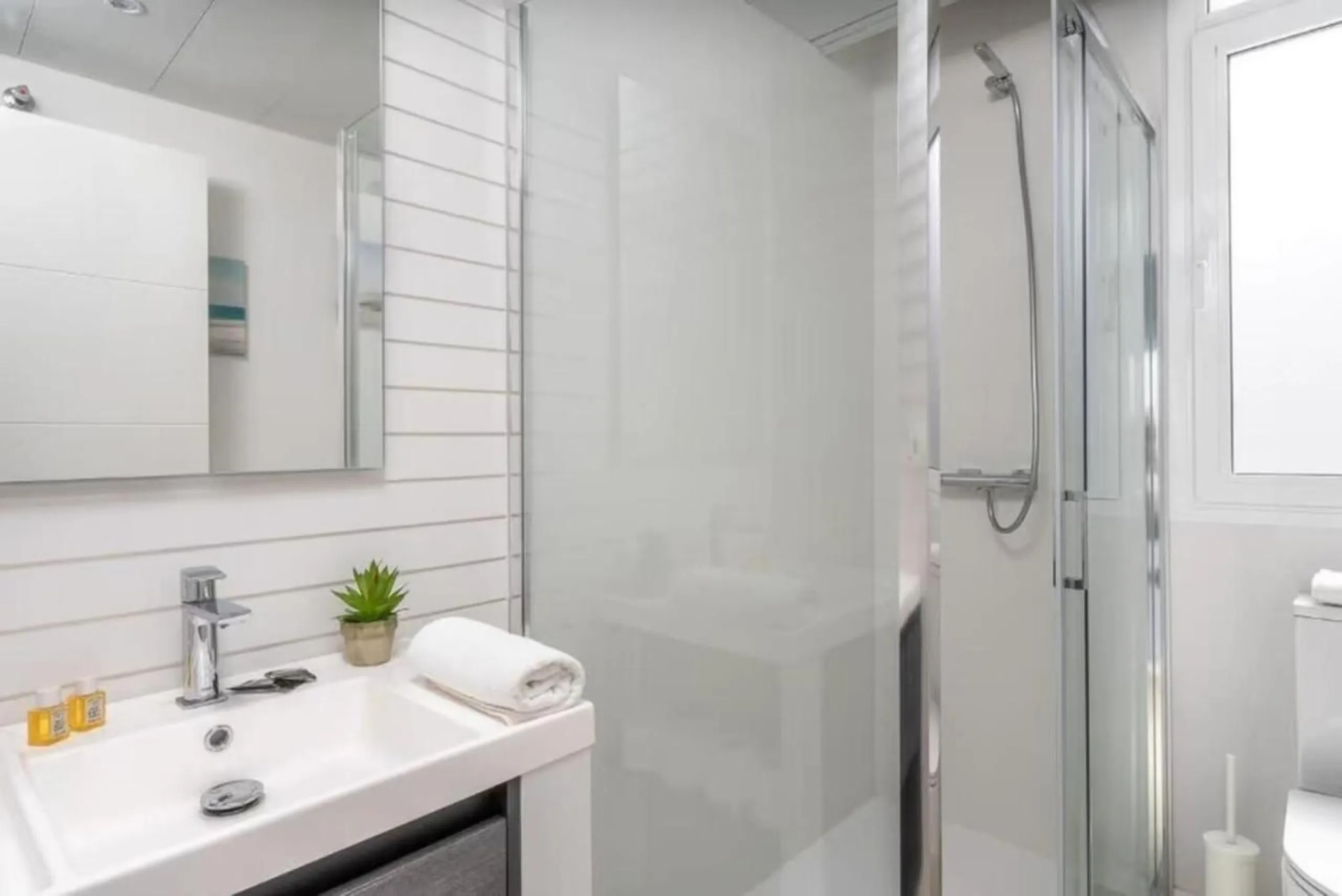 We present an extraordinary investment opportunity in the heart of the Costa del Sol - a luxury penthouse with proven success in vacation rentals.