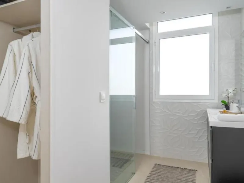We present an extraordinary investment opportunity in the heart of the Costa del Sol - a luxury penthouse with proven success in vacation rentals.