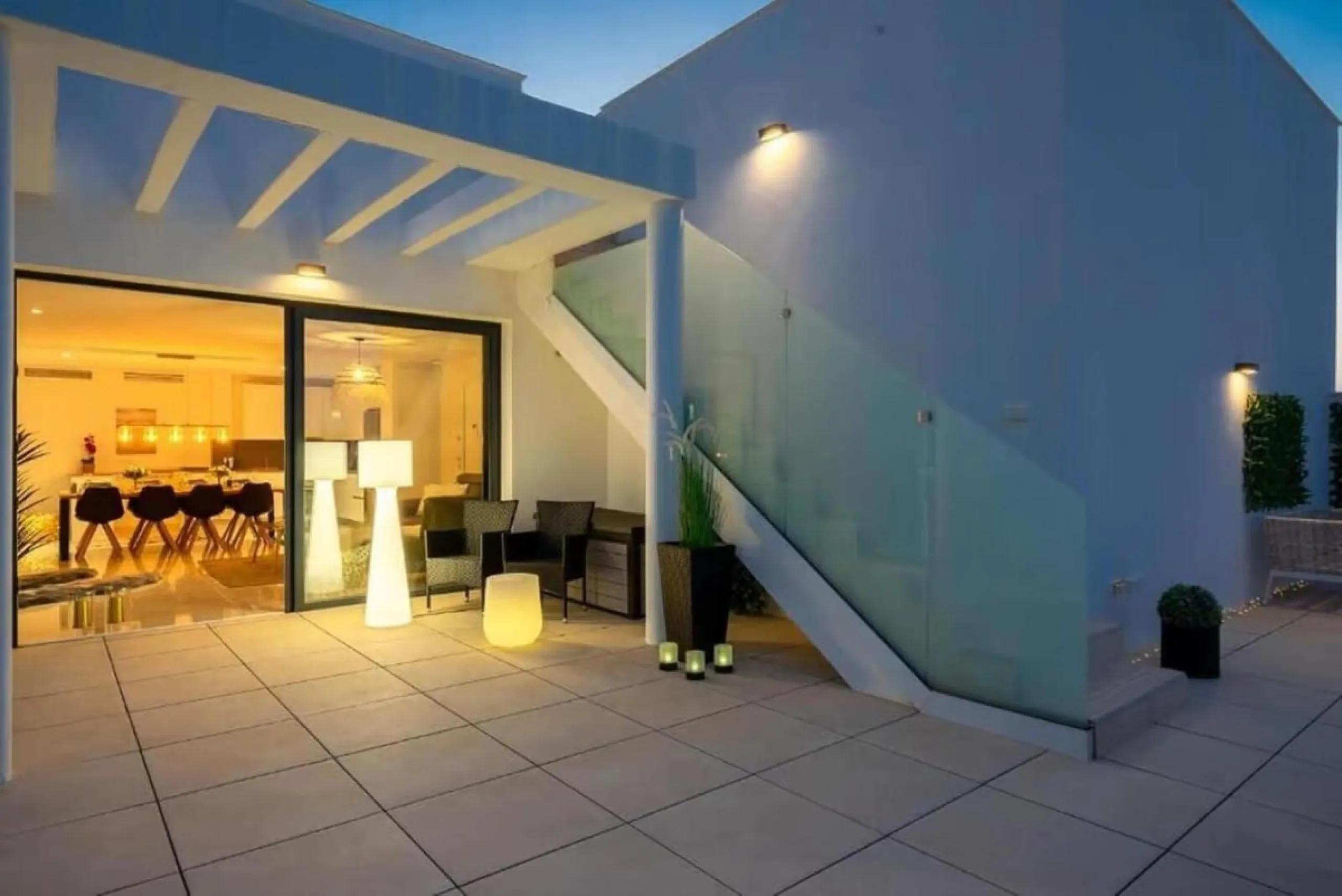 We present an extraordinary investment opportunity in the heart of the Costa del Sol - a luxury penthouse with proven success in vacation rentals.